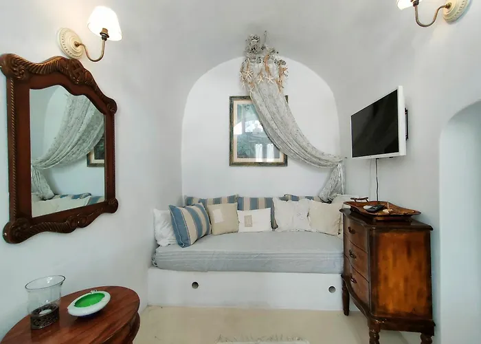 Casanova's House * Emporio (Santorini)