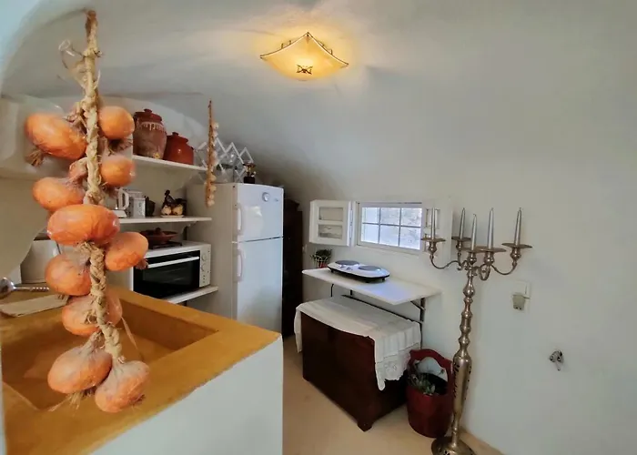 Casanova's House Emporio (Santorini)