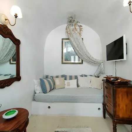 Casanova's House * Emporio (Santorini)